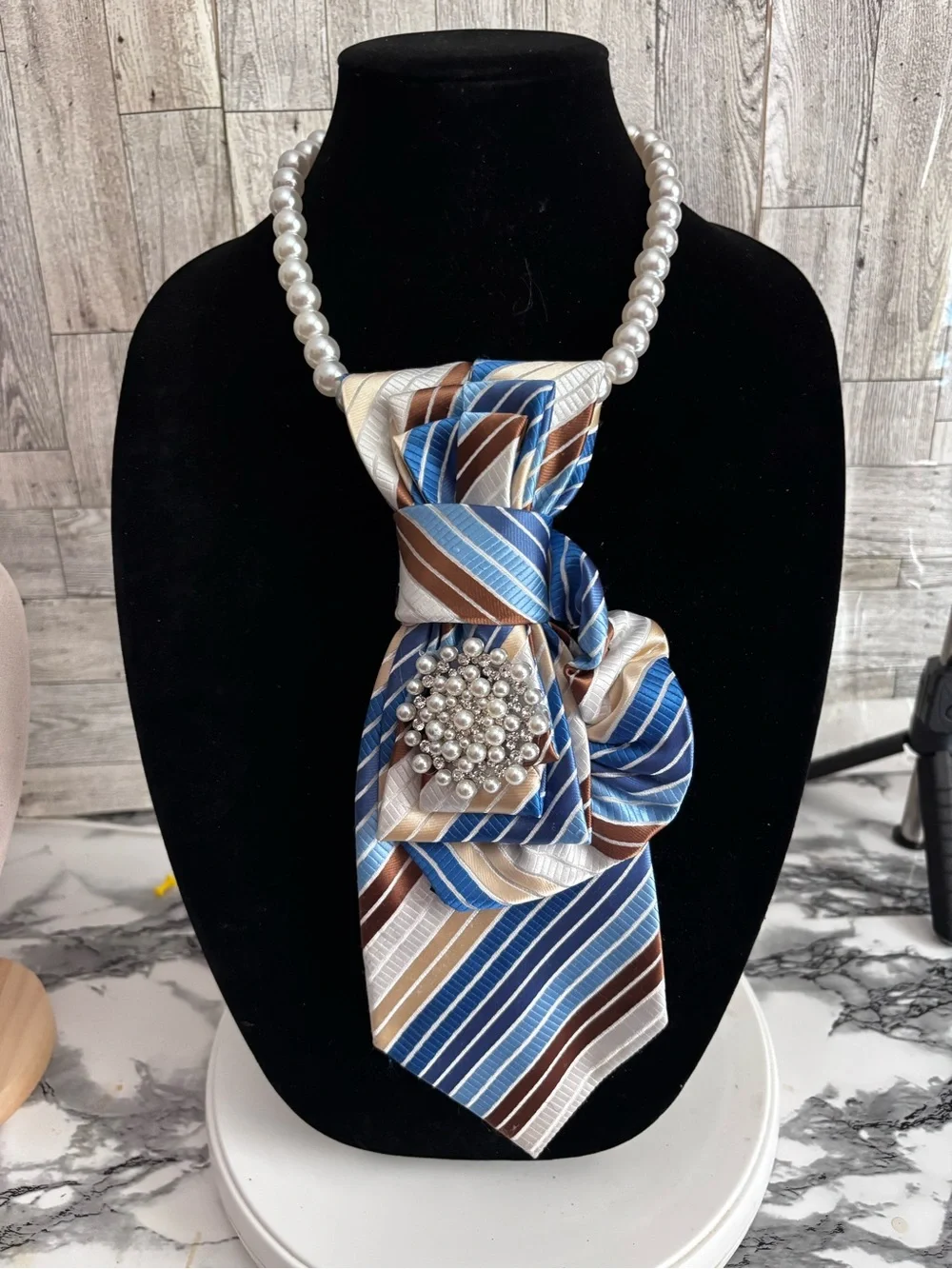 Pearl-Accent Blue Striped Neckpiece with Brooch